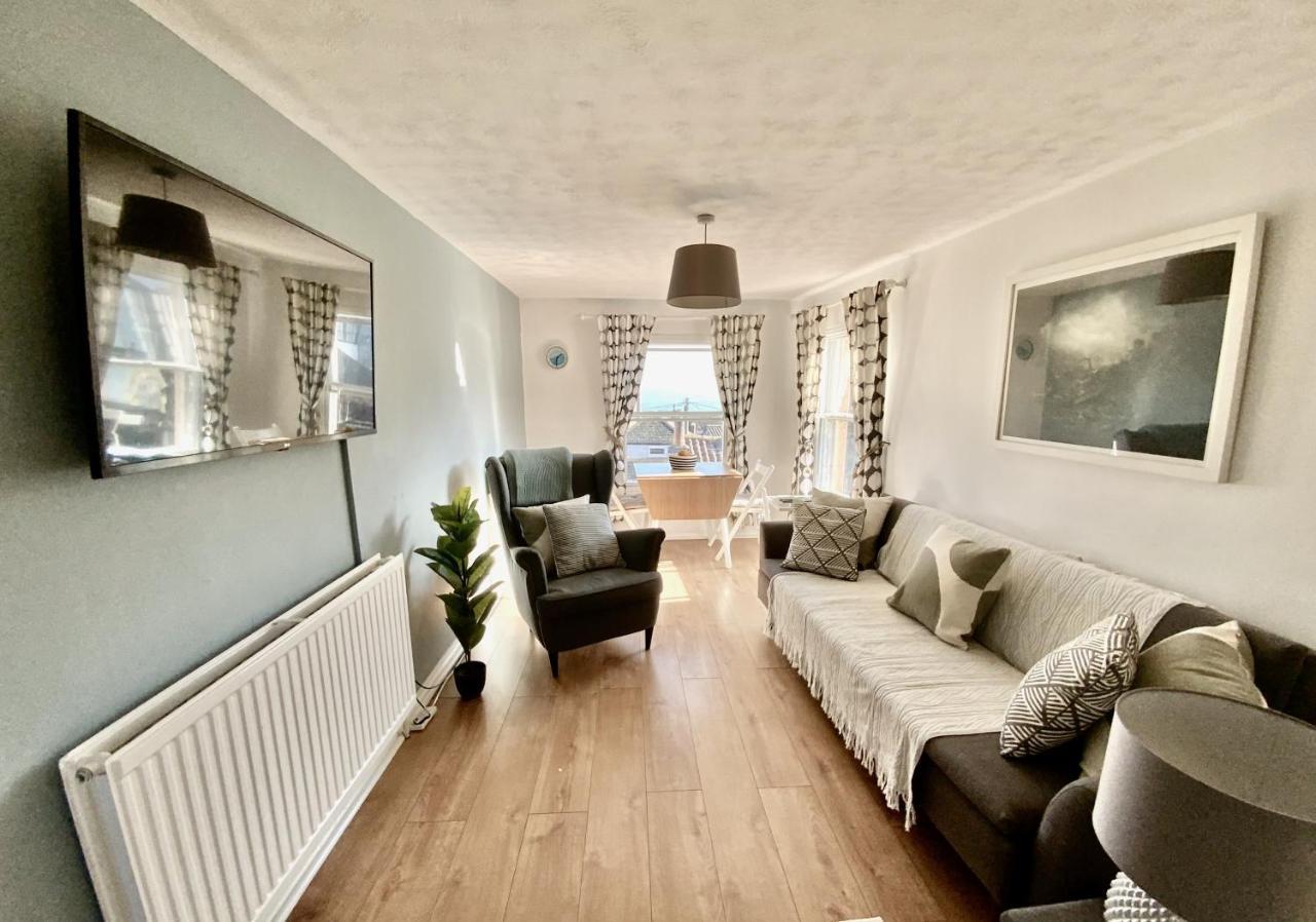 Viewing Room, Seaview 30 Seconds From Broadstairs