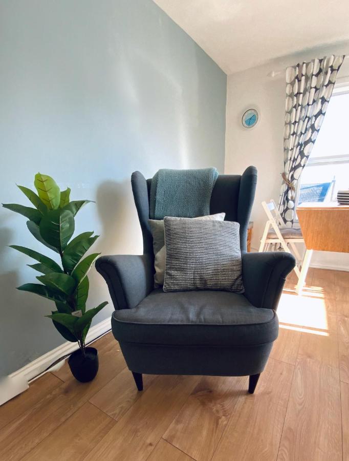 Viewing Room, Seaview 30 Seconds From * Broadstairs