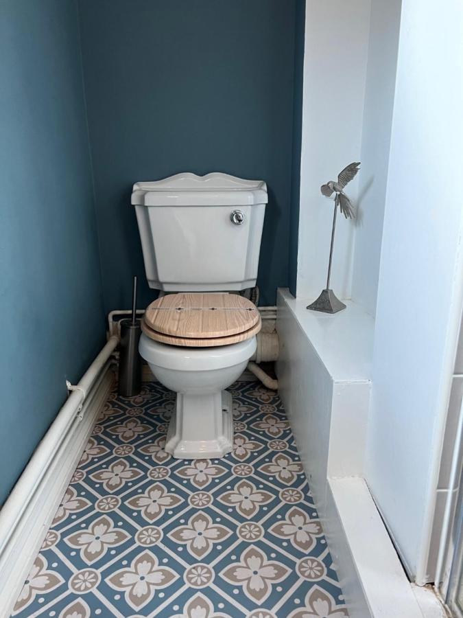 Apartment Viewing Room, Seaview 30 Seconds From